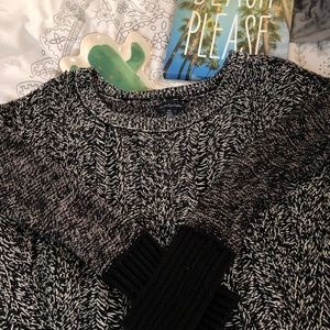 American Eagle Gray sweater with black sleeves